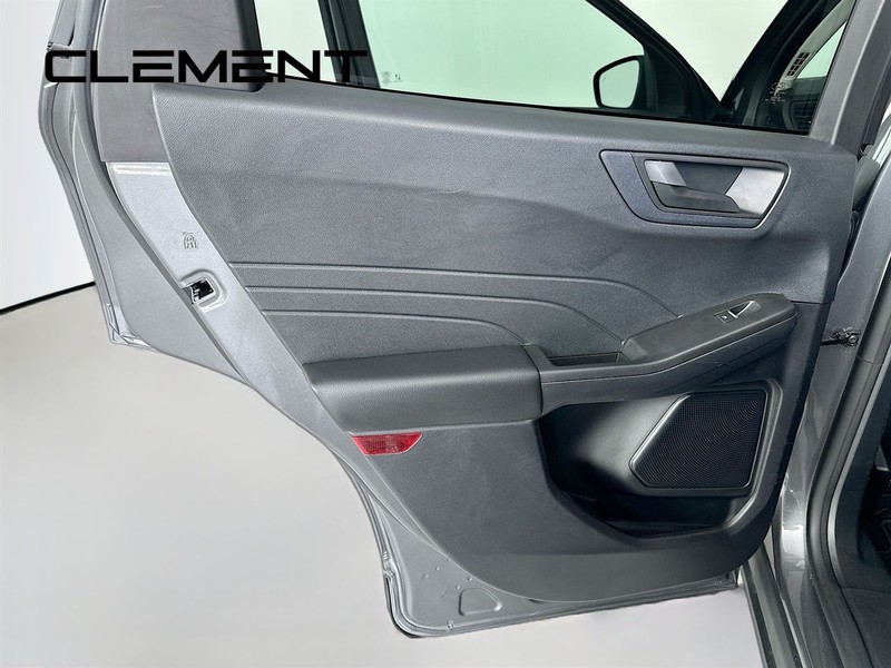 Ford Escape Vehicle Full-screen Gallery Image 29