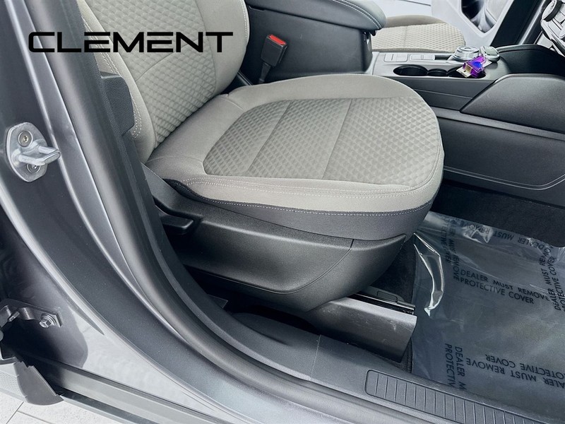 Ford Escape Vehicle Full-screen Gallery Image 31
