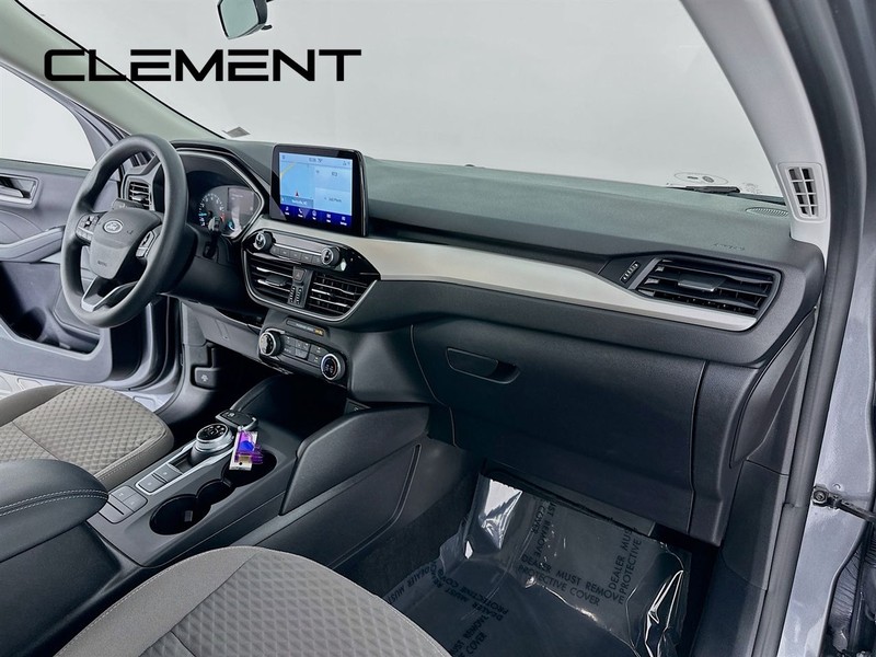 Ford Escape Vehicle Full-screen Gallery Image 32