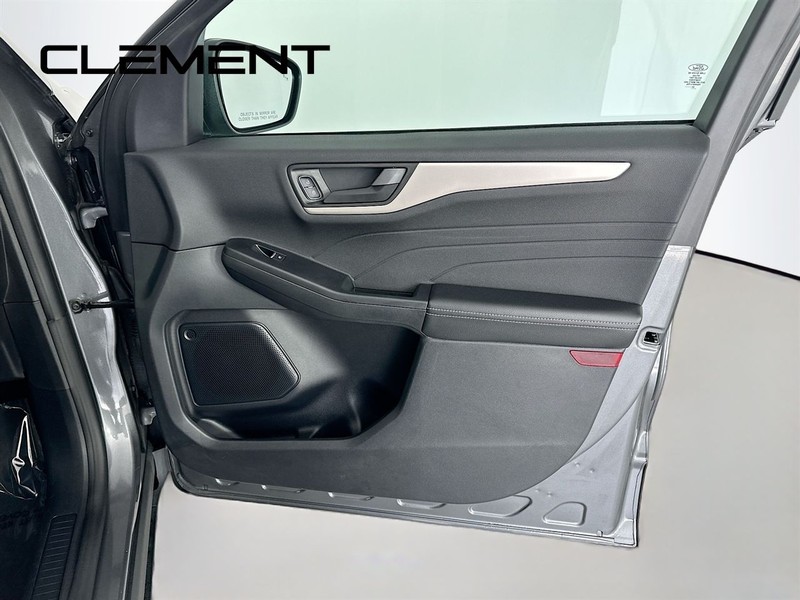 Ford Escape Vehicle Full-screen Gallery Image 33