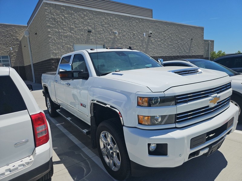 Chevrolet Silverado 2500HD Vehicle Full-screen Gallery Image 3