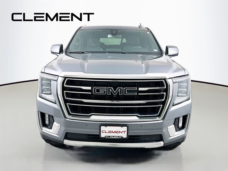 GMC Yukon XL Vehicle Full-screen Gallery Image 3