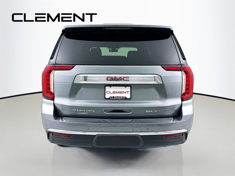 GMC Yukon XL Vehicle Full-screen Gallery Image 8