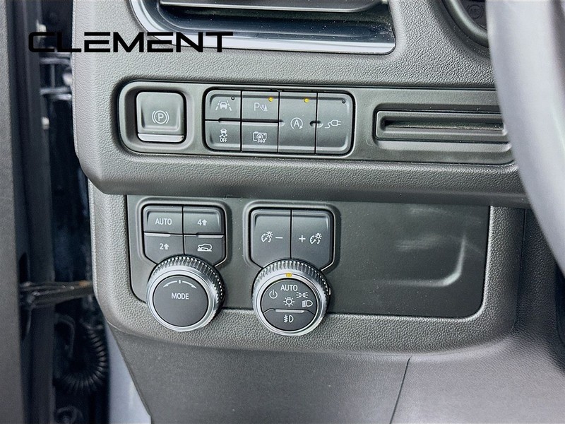 GMC Yukon XL Vehicle Full-screen Gallery Image 14