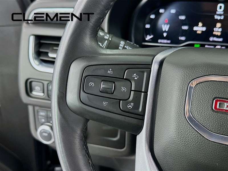 GMC Yukon XL Vehicle Full-screen Gallery Image 16