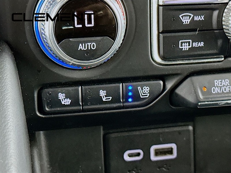 GMC Yukon XL Vehicle Full-screen Gallery Image 23