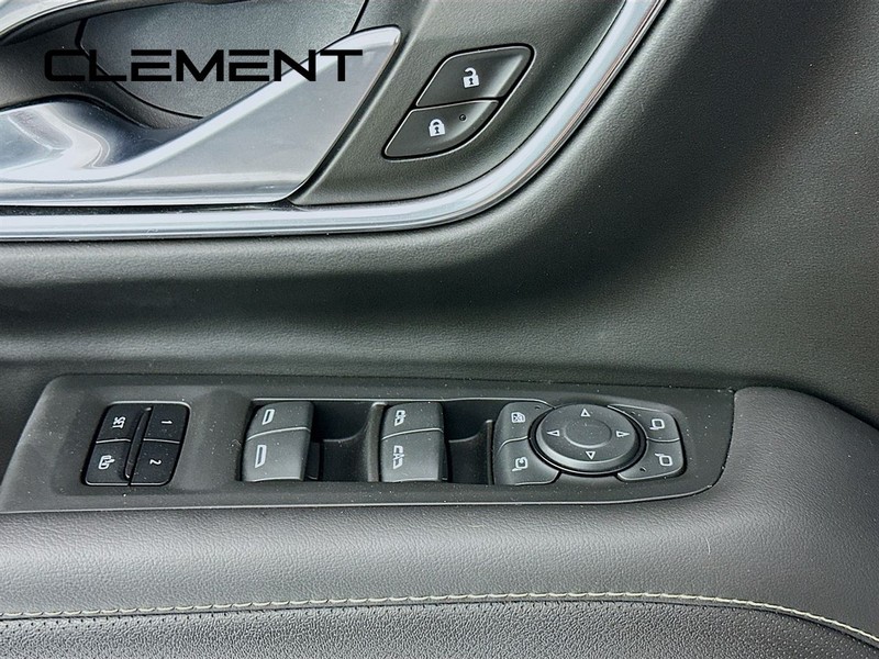 GMC Yukon XL Vehicle Full-screen Gallery Image 27