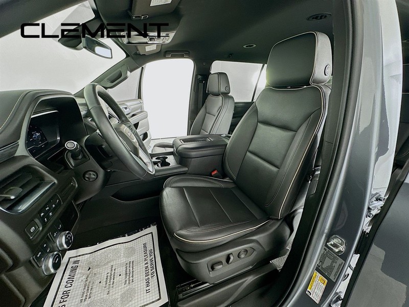 GMC Yukon XL Vehicle Full-screen Gallery Image 30
