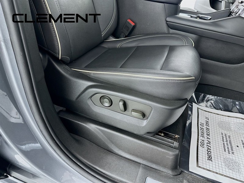 GMC Yukon XL Vehicle Full-screen Gallery Image 35