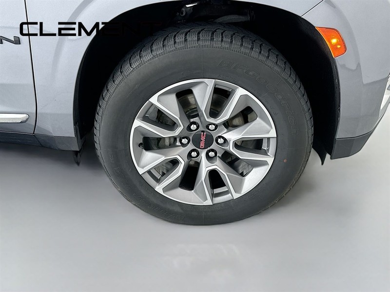 GMC Yukon XL Vehicle Full-screen Gallery Image 38