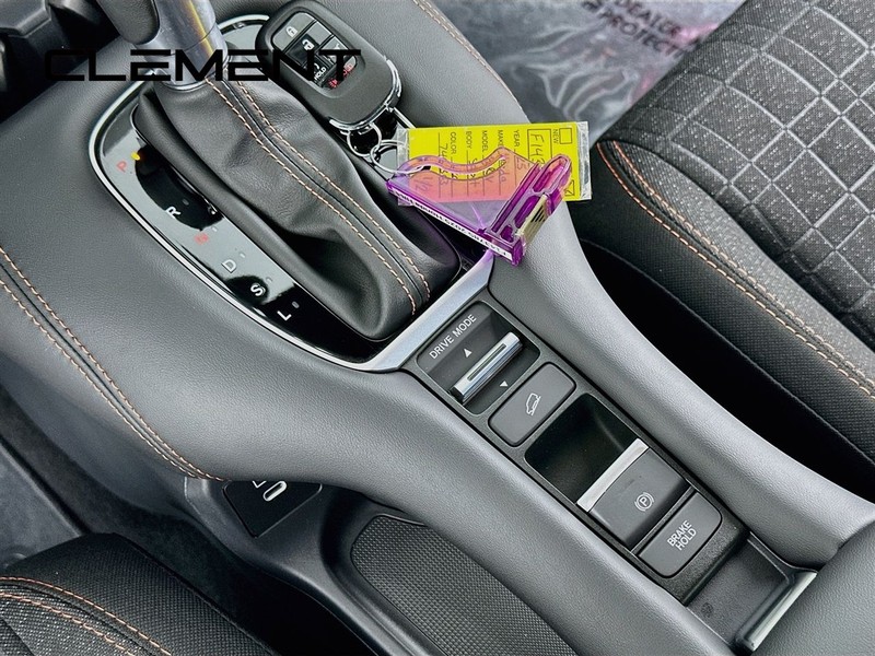Honda HR-V Vehicle Full-screen Gallery Image 24