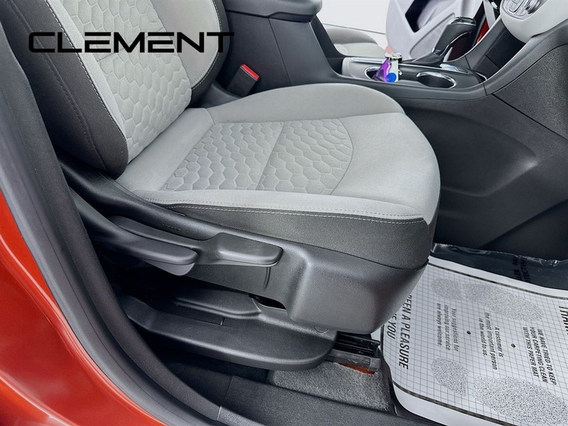 Chevrolet Equinox Vehicle Full-screen Gallery Image 32