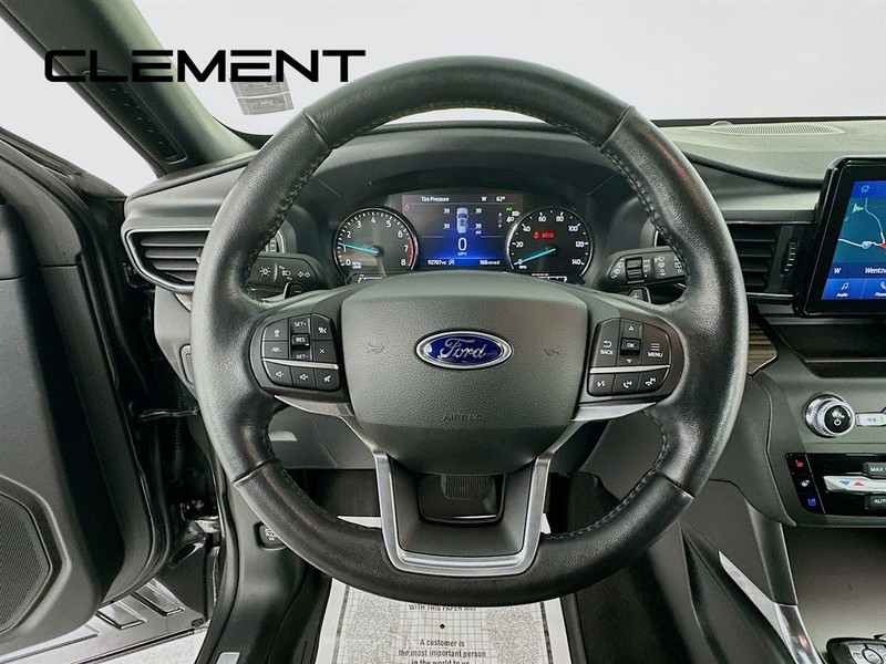 Ford Explorer Vehicle Image 15