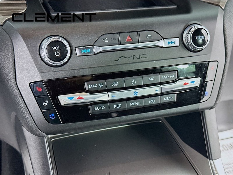 Ford Explorer Vehicle Image 22