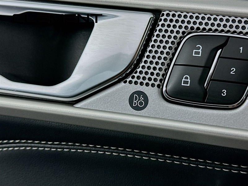 Ford Explorer Vehicle Image 27