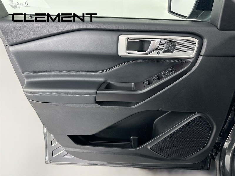 Ford Explorer Vehicle Image 29
