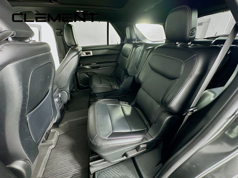 Ford Explorer Vehicle Image 33