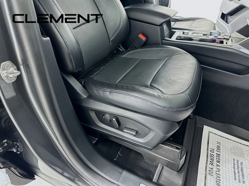 Ford Explorer Vehicle Image 36