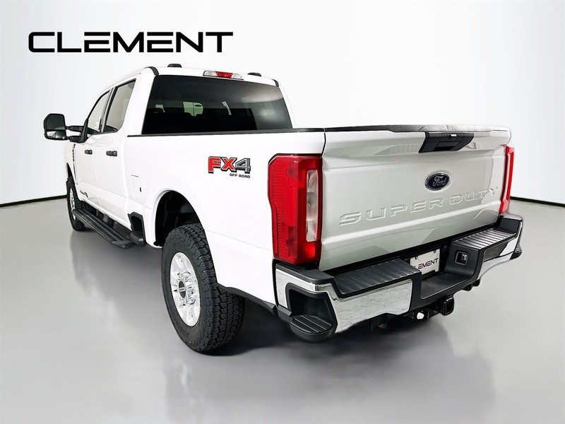 Ford Super Duty F-250 SRW Vehicle Image 10