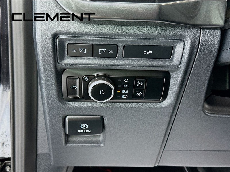 Ford F-150 Vehicle Full-screen Gallery Image 14