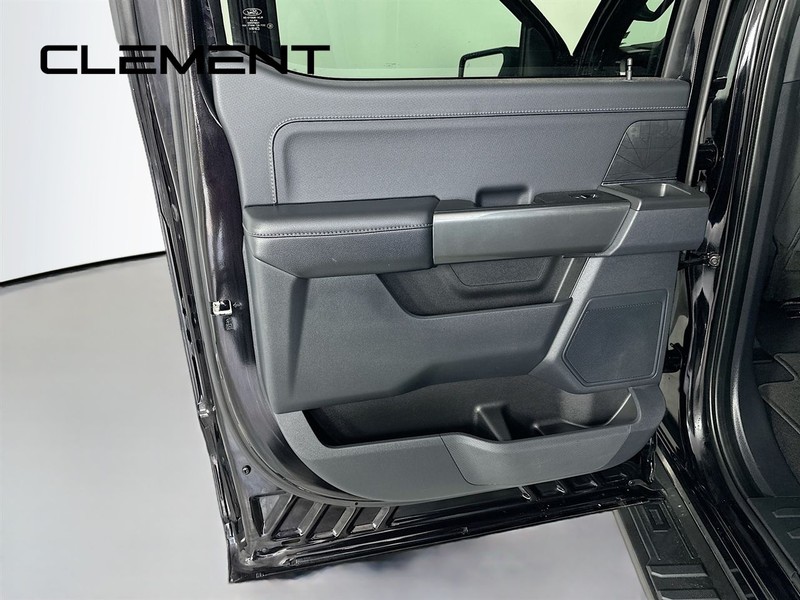 Ford F-150 Vehicle Full-screen Gallery Image 30
