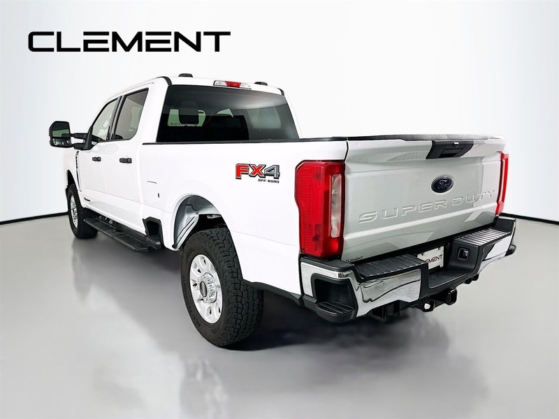 Ford Super Duty F-250 SRW Vehicle Image 10