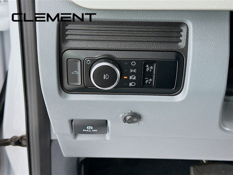 Ford Super Duty F-250 SRW Vehicle Image 12