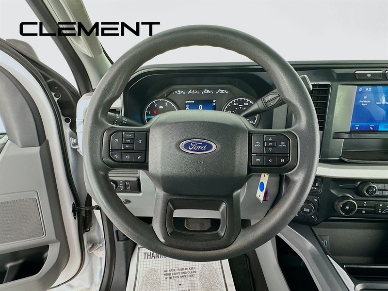 Ford Super Duty F-250 SRW Vehicle Image 14