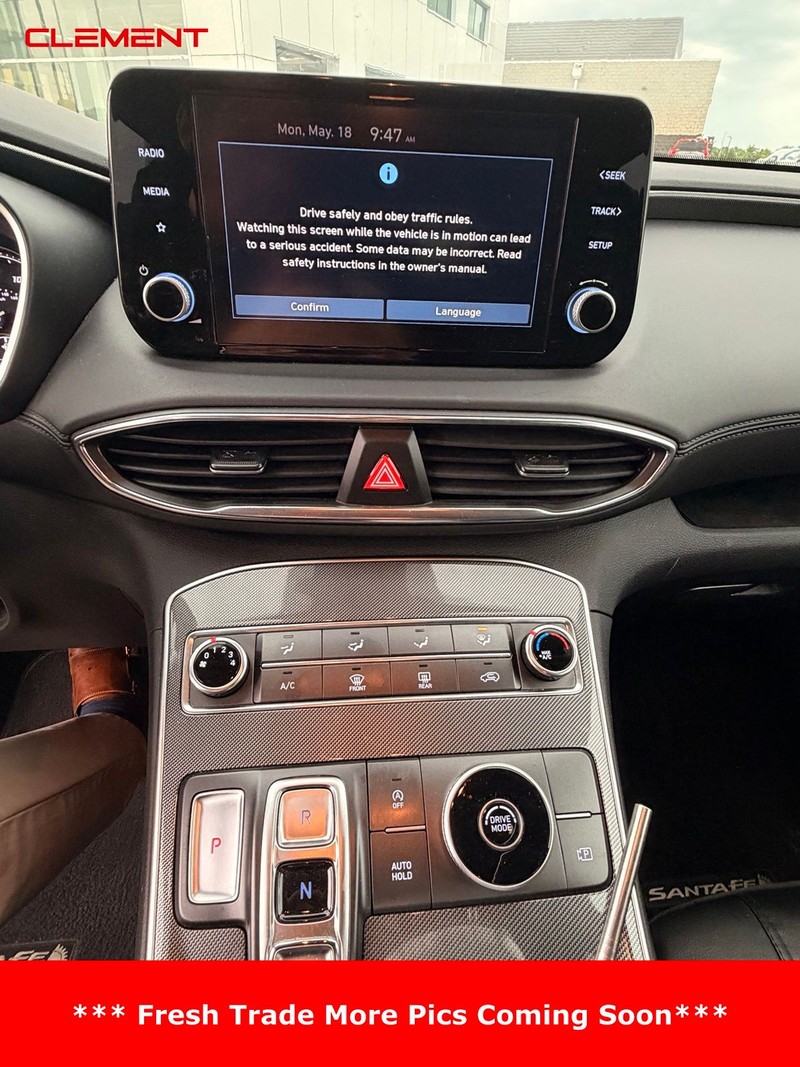 Hyundai Santa Fe Vehicle Full-screen Gallery Image 2