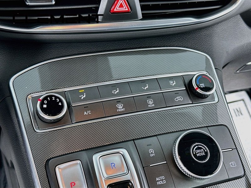 Hyundai Santa Fe Vehicle Image 22