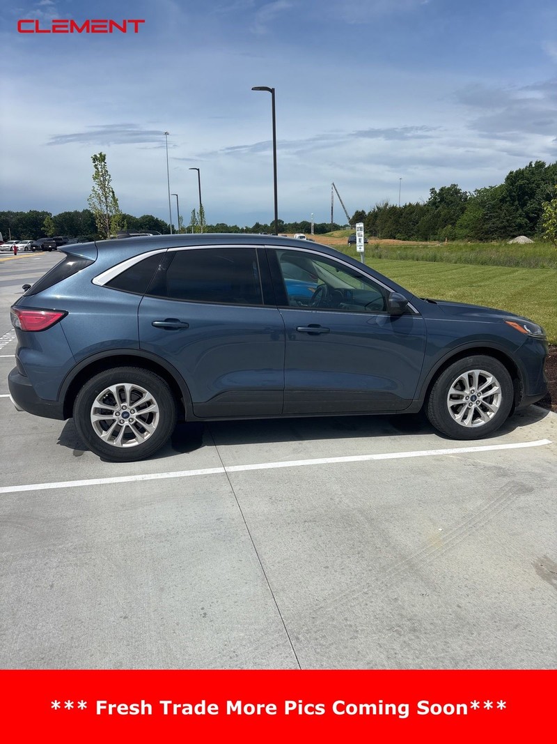 Ford Escape Vehicle Full-screen Gallery Image 4