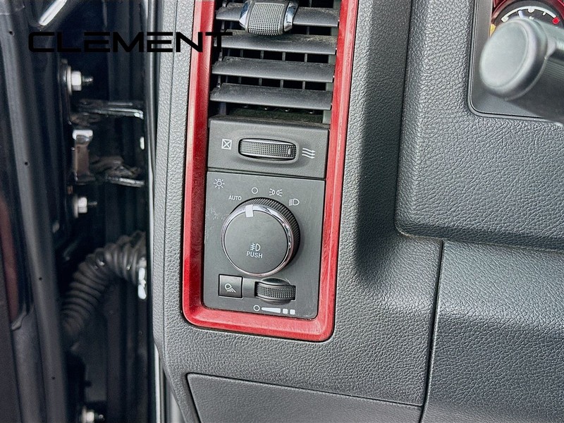 Ram 1500 Vehicle Full-screen Gallery Image 14