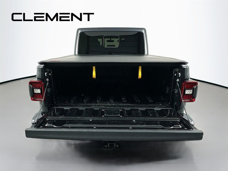 Jeep Gladiator Vehicle Image 11