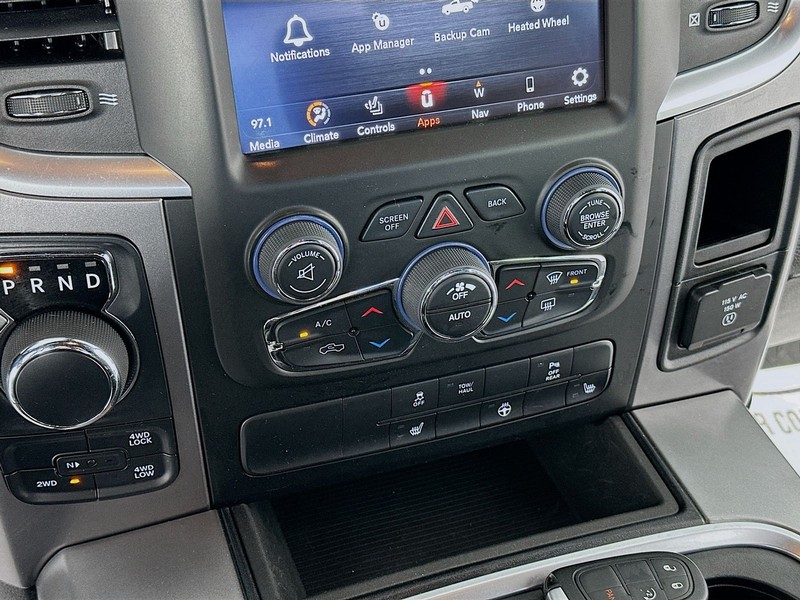 Ram 1500 Classic Vehicle Full-screen Gallery Image 17