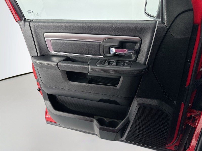 Ram 1500 Classic Vehicle Full-screen Gallery Image 21