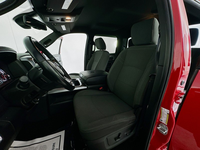 Ram 1500 Classic Vehicle Full-screen Gallery Image 23