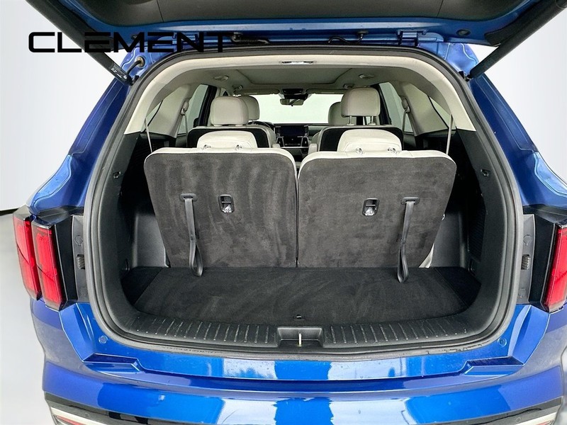 Kia Sorento Vehicle Full-screen Gallery Image 11