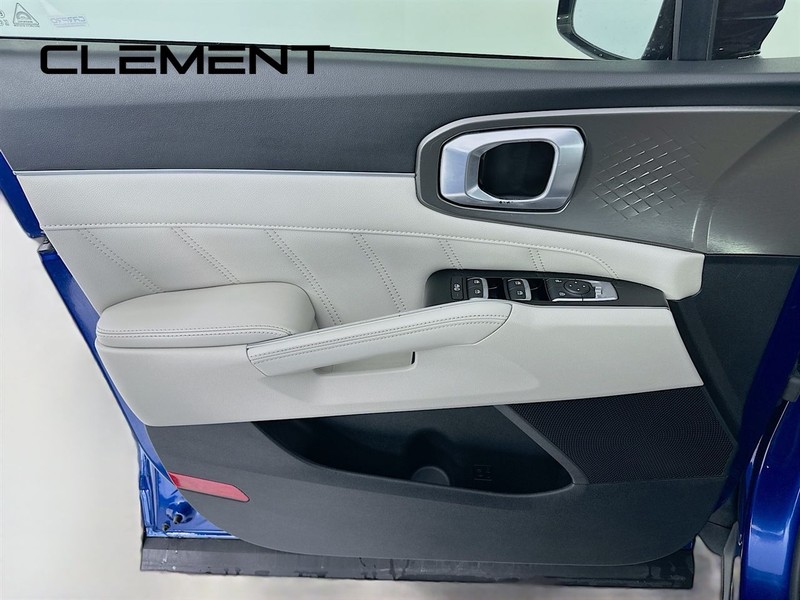 Kia Sorento Vehicle Full-screen Gallery Image 28