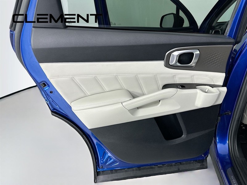 Kia Sorento Vehicle Full-screen Gallery Image 31