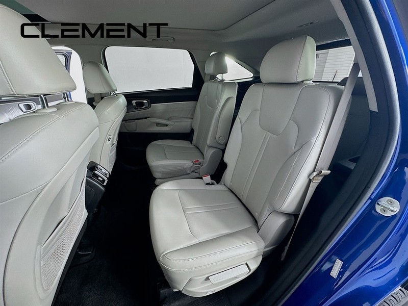 Kia Sorento Vehicle Full-screen Gallery Image 32