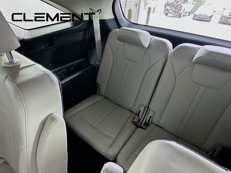 Kia Sorento Vehicle Full-screen Gallery Image 33