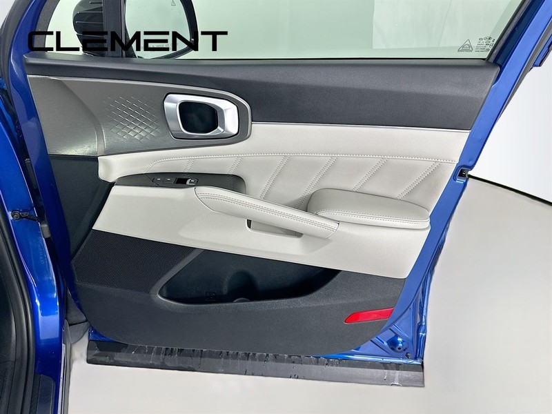 Kia Sorento Vehicle Full-screen Gallery Image 36