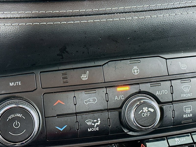 Dodge Durango Vehicle Full-screen Gallery Image 18