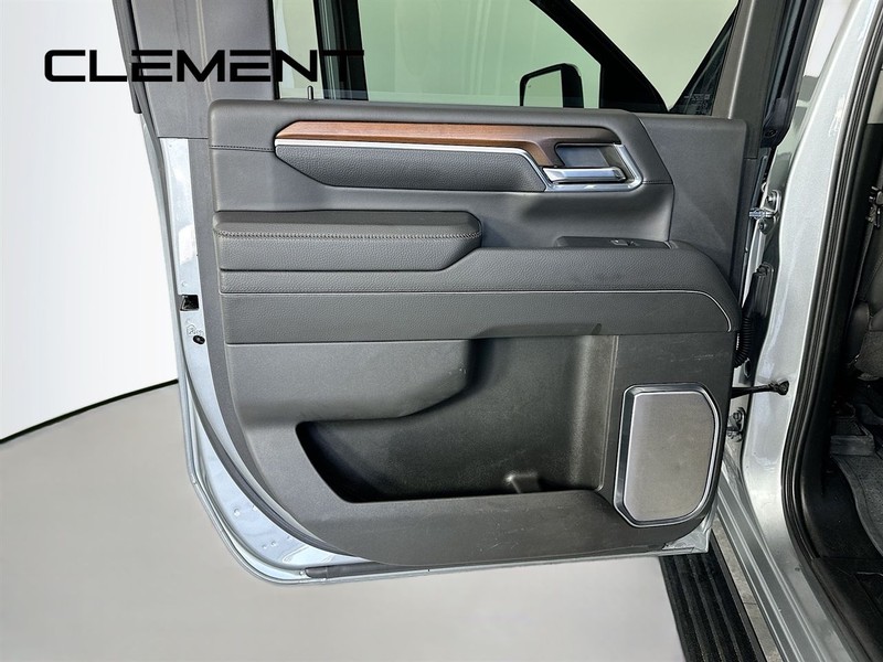 GMC Sierra 2500HD Vehicle Image 32