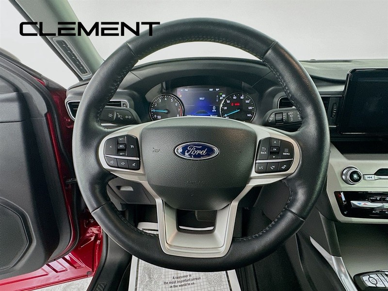 Ford Explorer Vehicle Image 15