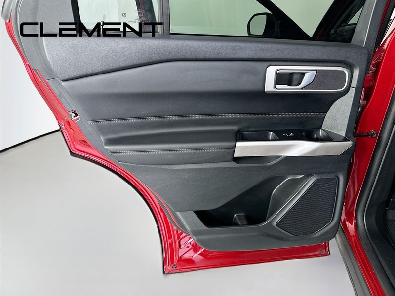 Ford Explorer Vehicle Image 29