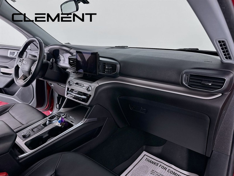 Ford Explorer Vehicle Image 32