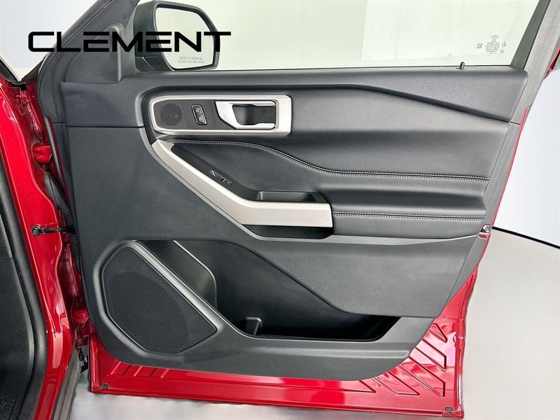 Ford Explorer Vehicle Image 33