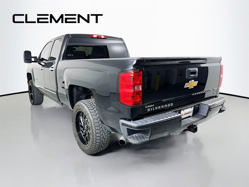 Chevrolet Silverado 1500 Vehicle Full-screen Gallery Image 10