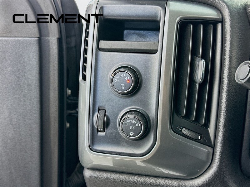 Chevrolet Silverado 1500 Vehicle Full-screen Gallery Image 14